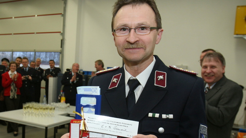 Der Nünchritzer Gemeindewehrleiter Wolfgang Sax, hier bei einer Veranstaltung vor acht Jahren, genießt das Vertrauen seiner Kameraden.
