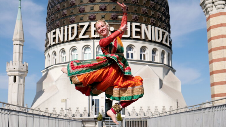 Anne Dietrich möchte mit indischen Tänzen und Handgesten ein bisschen Magie und Weisheit des Orients herzaubern.