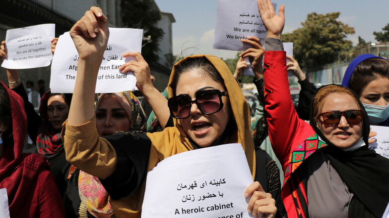 Frauen versammelten sich auch am Freitag zu einer Demonstration, um ihre Rechte unter der Taliban-Herrschaft einzufordern.