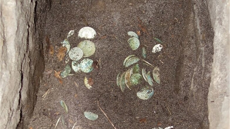 Das ist die Fundstelle. Hier lagen fast 200 Jahre lang Hunderte Silbermünzen.