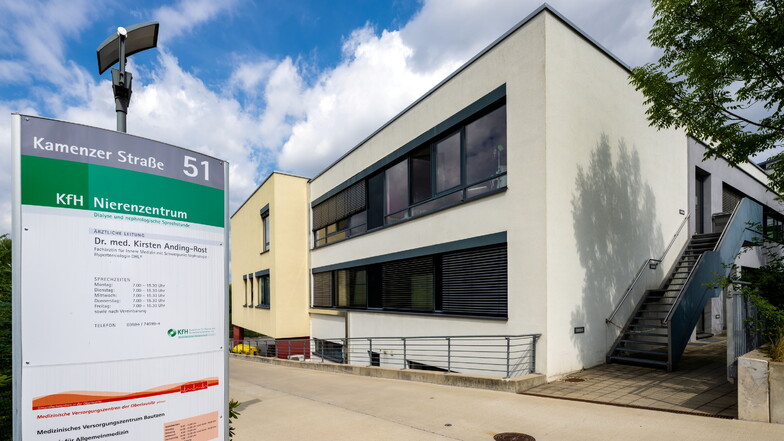 Das KfH-Nierenzentrum in Bischofswerda nutzt seit Ende Mai Sonnenenergie für die Dialysebehandlung nierenkranker Patienten.