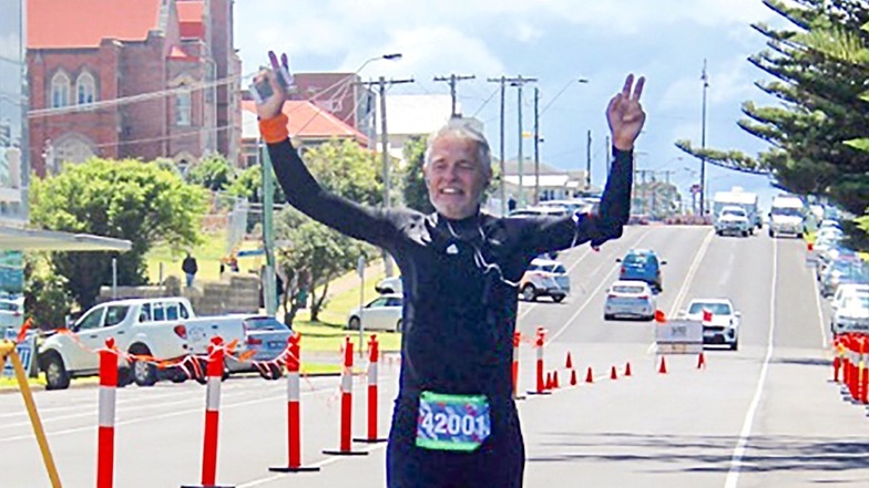 Geschafft: der Hoyerswerdaer Manfred Grüneberg am 3. November 2019 im Ziel des australischen Portland-Marathons. Es war sein 101. Lauf über 42,195 km.
