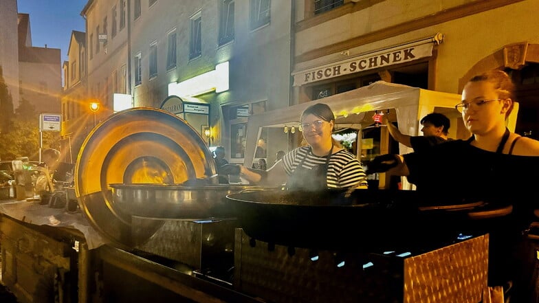 Die jungen Köche der Oberschule „Am Holländer" haben vegetarische und Fleischdöner angeboten. Das Equipment stellten Gastronomen der Stadt zur Verfügung.