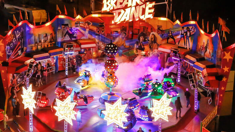 Drehen, wirbeln, Spaß haben! Der Breakdance auf dem Großen Dresdner Frühlingsfest bietet actiongeladene Fahrten für alle Adrenalin-Junkies