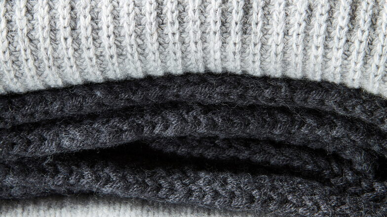Warme Pullis, Mützen, Hosen, Jacken, Handschuhe: Winterkleidung gesucht.