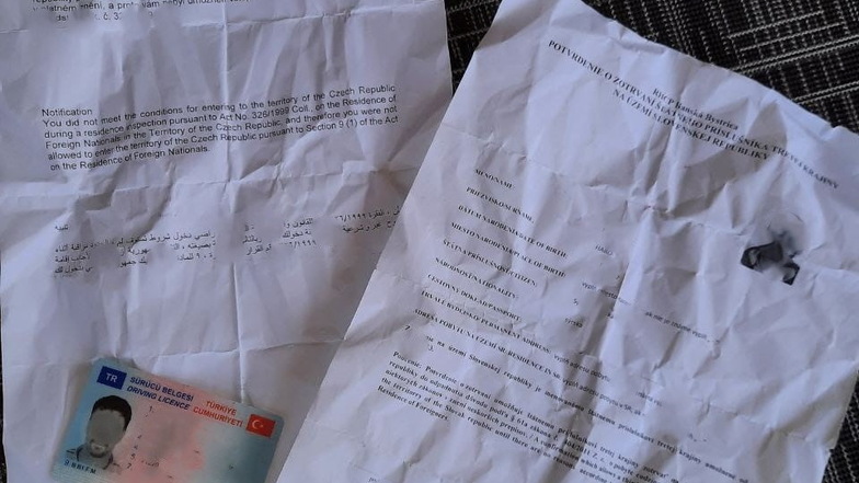 Diese Dokumente von Migranten fand ein Hirschfelder in seinem Heimatort.