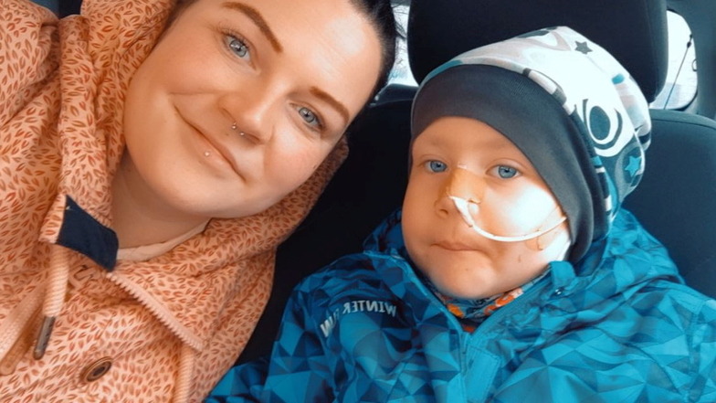 Mutter Doreen Zschoche ist glücklich. Ihr kleiner Kämpfer Lio ist nach vier Monaten im Krankenhaus wieder zu Hause. Doch damit steht die junge Familie vor einer weiteren großen Herausforderung.