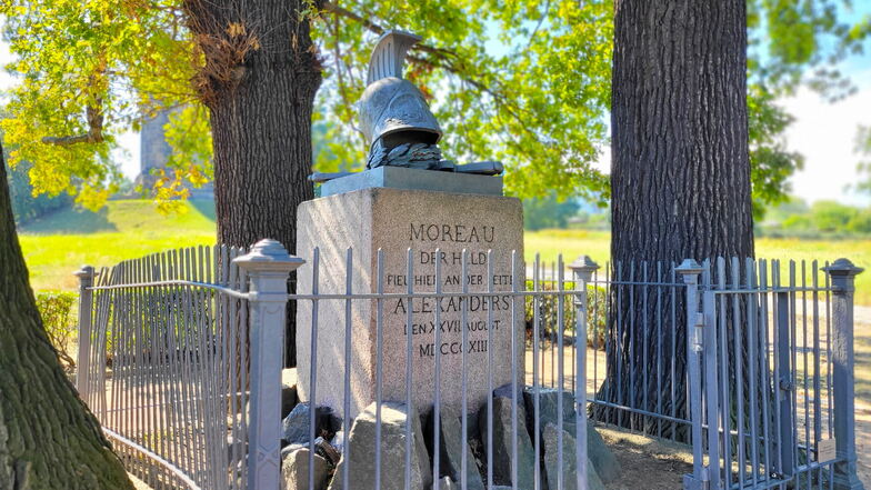 Das Moreaudenkmal auf der Räcknitzhöhe in Dresden.  Beerdigt wurde der französische General in St. Petersburg.