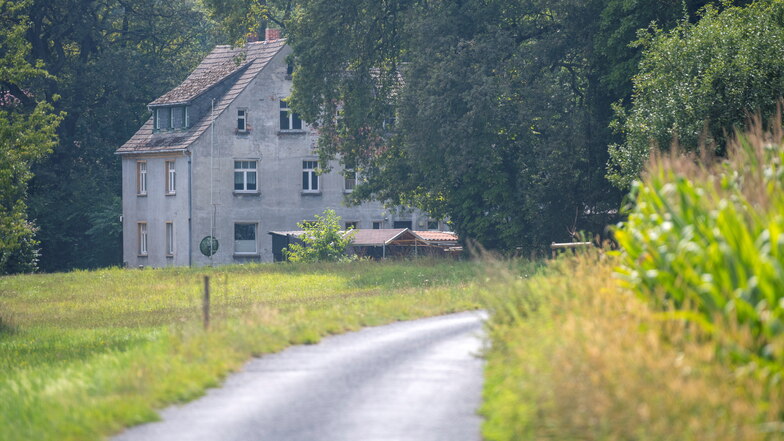 Das unsanierte Mehrfamilienhaus an der Kienmühle in Thiendorf soll ebenfalls von privaten Bauherren saniert werden.