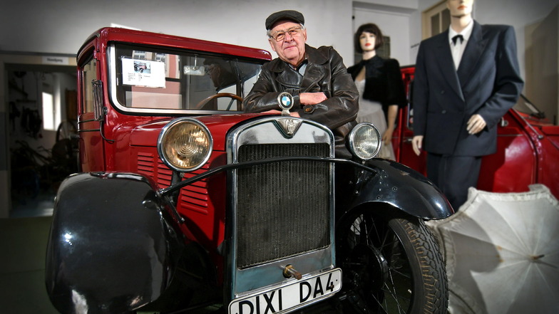 Im Technikmuseum zeigt Claus Dieter Andrä auch, wofür sein Herz schlägt: für Oldtimer wie diesen BMW Dixi. Mit 14 PS ist der zwar nicht der Schnellste, aber immer noch hübsch anzusehen.