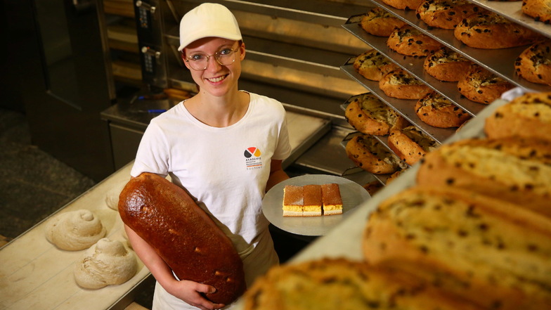 Ob Brot oder Eierschecke - Julia Garten beherrscht die Herstellung aller Produkte in der Familienbäckerei in Gersdorf. Sie hat jetzt den sächsischen Landeswettbewerb der Bäckerlehrlinge gewonnen.