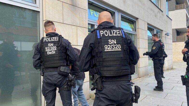 Am und rund um den Wiener Platz gibt es regelmäßig Großeinsätze der Polizei in Dresden.