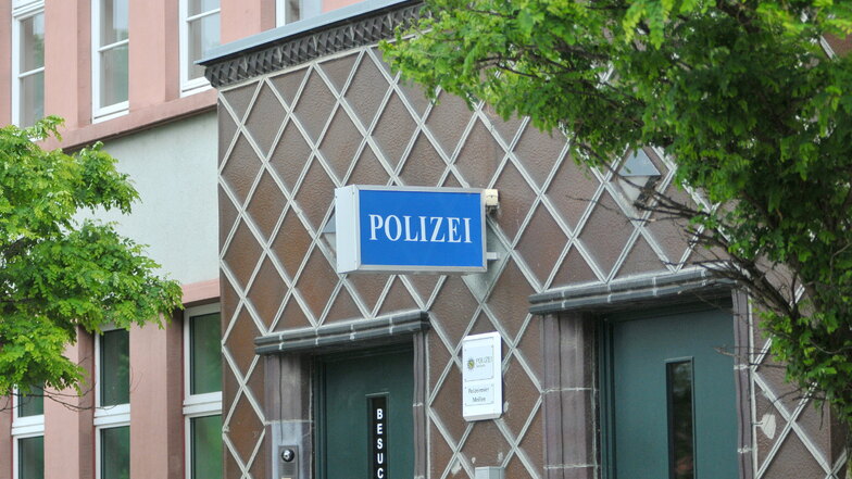Nach einem Notruf wegen Vergewaltigung fährt die Meißner Polizei zum Elbecenter. Doch das angebliche Opfer ist verschwunden.