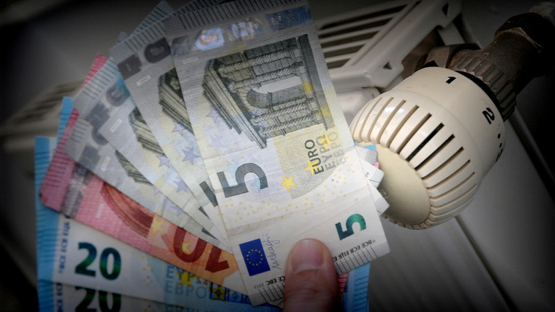 Wegen der gestiegenen Energiepreise treiben die Heizkosten in die Höhe. Mieter müssen sich auf 500 bis 1.000 Euro Nachschlagzahlungen bei der Heizkostenabrechnung im nächsten Jahr einstellen.