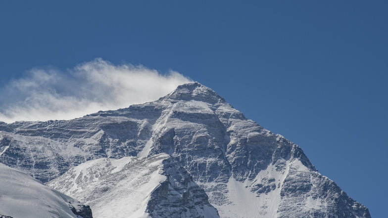 Der Mount Everest ist etwas höher als bislang angenommen.