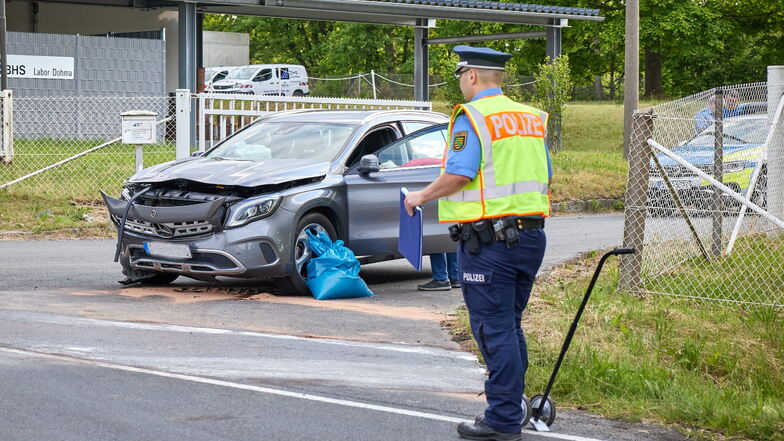 Pirna: Autos kollidieren - zwei Verletzte