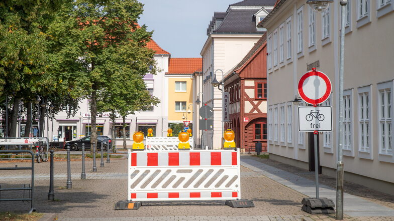 Kein Durchkommen für Kraftfahrzeuge ist seit Juni an der Ostseite des Zinzendorfplatzes.