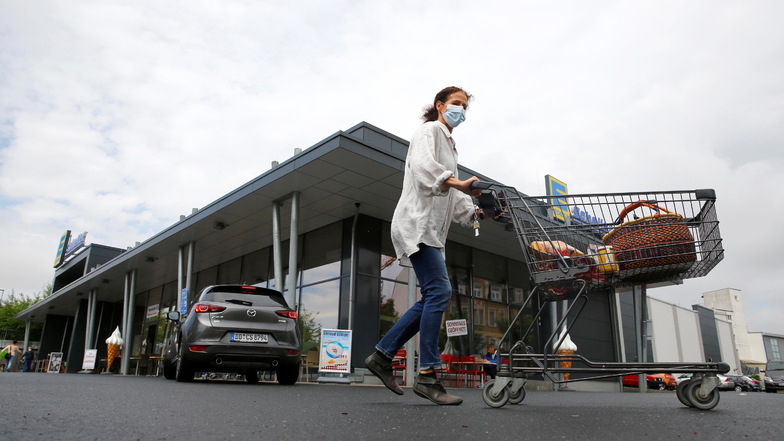 In Radeberger Einkaufsmärkten schaltete sich beim Blackout die Notbeleuchtung ein. Kunden reagierten besonnen, sagt John Scheller, Inhaber zweier Edeka-Märkte in der Stadt.