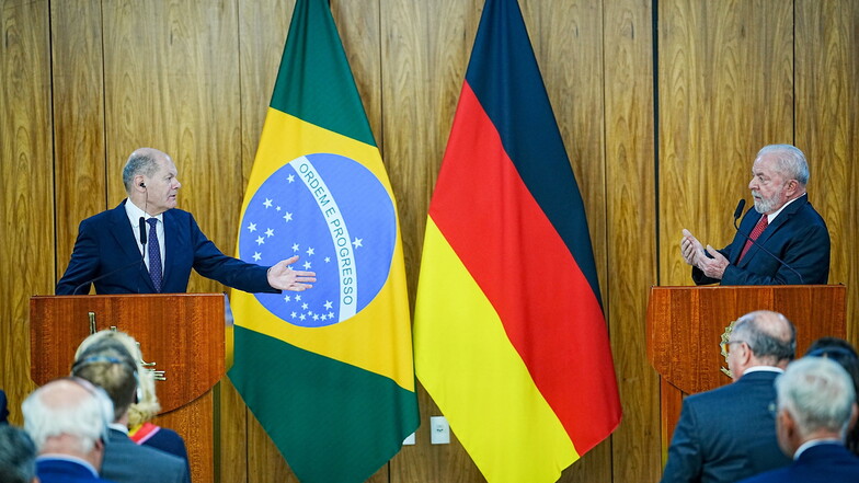 Bundeskanzler Olaf Scholz (l.) und Brasiliens Präsident Luiz Inacio Lula da Silva bei einer Pressekonferenz.