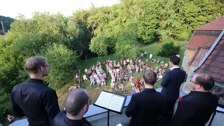 Die Sommerkonzerte gehören mittlerweile zur Tradition in der Villa Bauch. Am Vereinswochenende bieten die Mitglieder aber nicht nur musikalische Unterhaltung, sondern präsentieren auch die Architektenpläne.