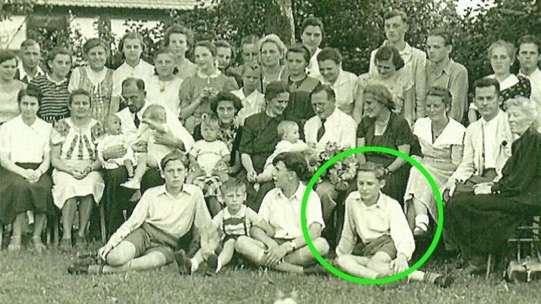 Schon als der Lutherkirchenchor im Sommer 1951 für ein Foto posierte, war er mit dabei.