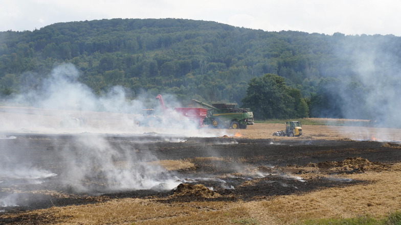 Stoppelfeld in Neukirch in Brand geraten