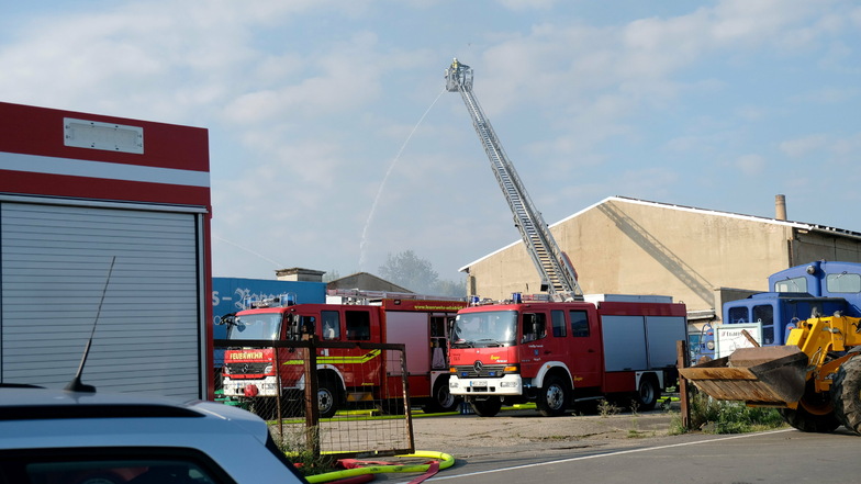 Eine Lagerhalle im Klipphausener Ortsteil Sönitz brannte völlig aus.