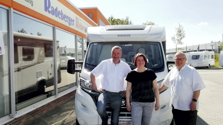 Der Caravan-Standort im Gewerbegebiet am Kamenzer Ochsenberg hat einen neuen Eigentümer und einen neuen Namen. Verkaufsleiter Lutz Haase (l.), Anja Röschke (Shop und Vermietung) und Werkstattleiter Matthias Welzel kümmern sich um die Kunden.