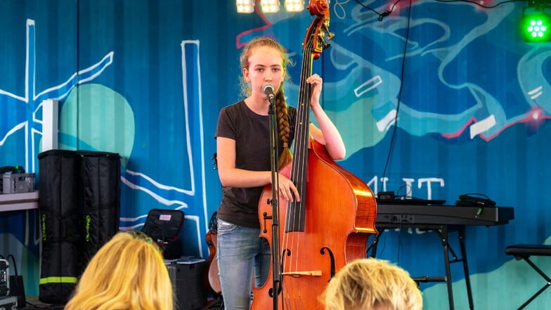 Annemarie Schumann hatte die kürzeste Anreise. Die junge Musikerin kam aus Niederforst zum Contest nach Roßwein.