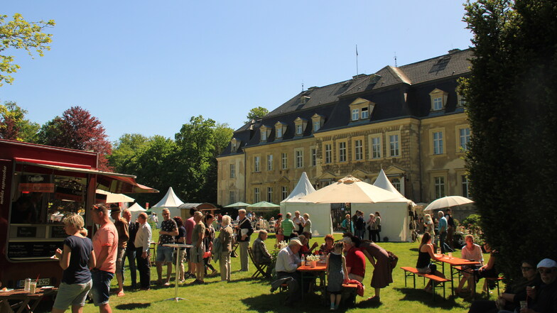 Das malerische Ambiente am Schloss Gaußig dürfte für sommerliche Hochgefühle sorgen.