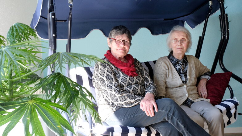 Vor vier Jahren haben sich Gundula Rudolf und Erika Eckert haben sich in der Demenz-WG in Weinböhla kennengelernt.