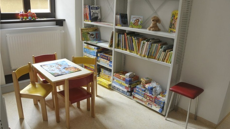 Während es in der bisherigen Bibliothek für die Kinder mehrere kleine Räume gab, ist die jetzige Raumaufteilung viel übersichtlicher.