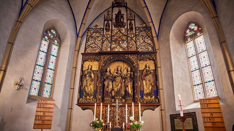 Der Dohnaer Altar vor der Restaurierung: Am Sonnabend wird er neu eingeweiht.