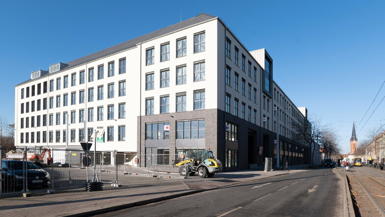 Anfang Januar wurde der Bau des neuen Bürokomplexes neben dem ehemaligen Porsche-Autohaus in der Großenhainer Straße beendet. Jetzt gab es eine Attacke auf das Gebäude.