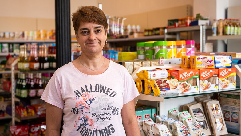 Sabine Fritzsche eröffnet mit "Kleine Emma" einen kleinen Supermarkt im Bahnhof von Hagenwerder. Es ist das einzige Geschäft in dem Görlitzer Ortsteil.