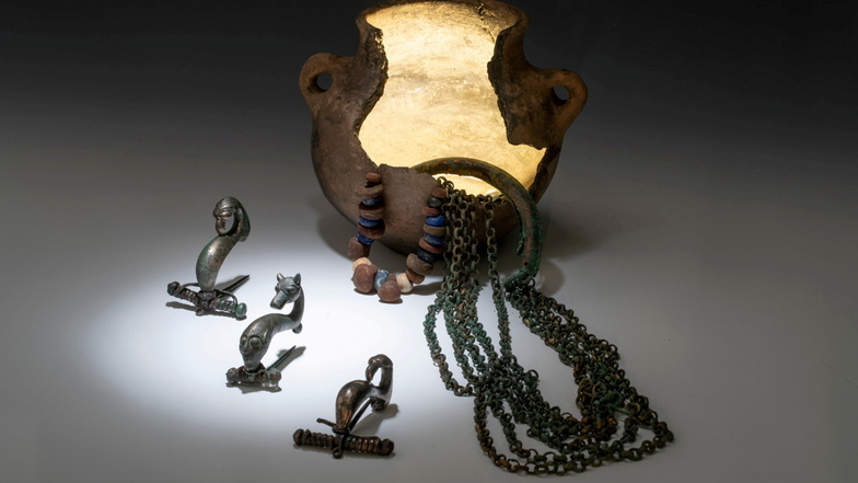 Schmuckstücke, die den Kelten zugeordnet sind, begeistern aktuell im Stadtmuseum Pirna. Der Fund ist einzigartig.