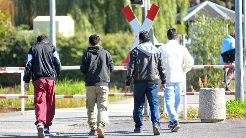 Bezahlkarte für Asylbewerber: Erste Landkreise in Sachsen legen los