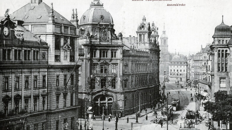 Die Postkarte zeigt den Postplatz um 1910. Links das Telegrafenamt, daneben die Kaiserliche Ober-Post-Direktion. Im Hintergrund die Annenkirche. Foto: Sammlung Holger Naumann