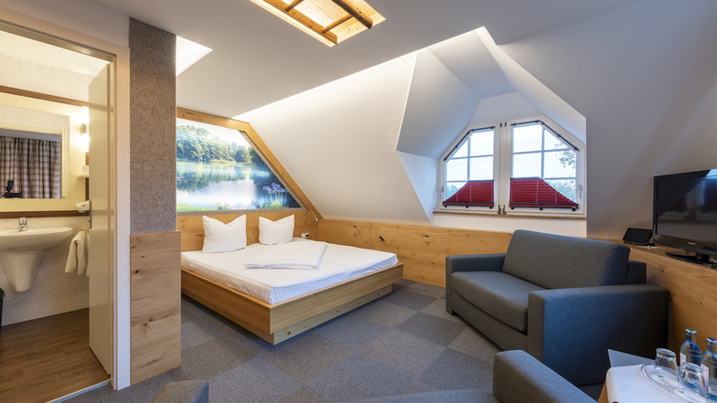 In stilvoll und modern eingerichteten Doppelzimmern können Sie den Tag in Ruhe ausklingen lassen.