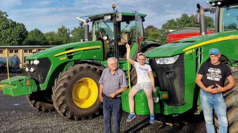 Tadeusz Baranek, Enkel Kacper und Sohn Marcin – drei Generationen, ein großer Landwirtschaftsbetrieb. Der befindet sich im polnischen Sulików.