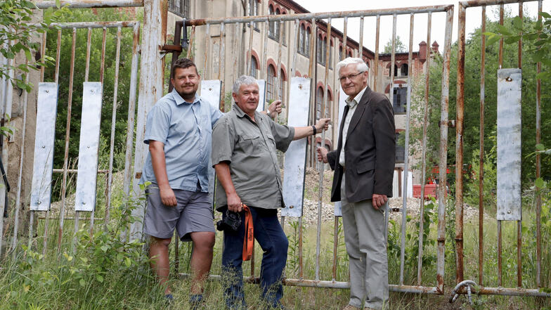 Bürgermeister Bruno Scholze (rechts) will, dass die Wefa-Brache aus dem Ortsbild verschwindet.