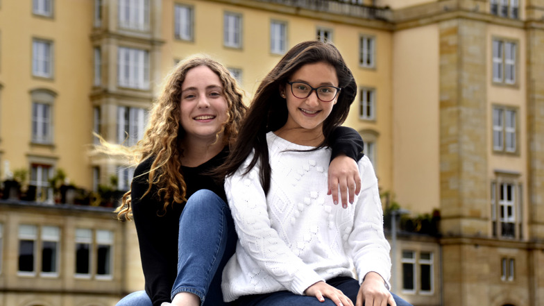 Maria Paula (l.) und Andrea Isabella sind seit Februar als Gastschüler in Dresden. Ihre Schulen haben sie kaum von innen gesehen.