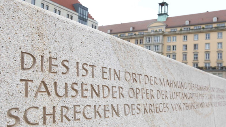 So sah das Denkmal auf dem Altmarkt in Dresden vor seiner Zerstörung aus.