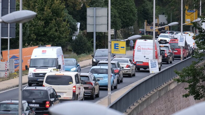 Meißen am Freitagmorgen. Der Tag startete hier für viele mit Stau und einer Geduldsprobe.