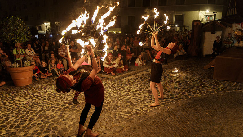 Die Feuershow auf dem Waidhausplatz war Teil des Görlitzer Altstadtfestes 2019. Dieses Jahr brechen auch den Feuerkünstlern viele Auftritte weg.