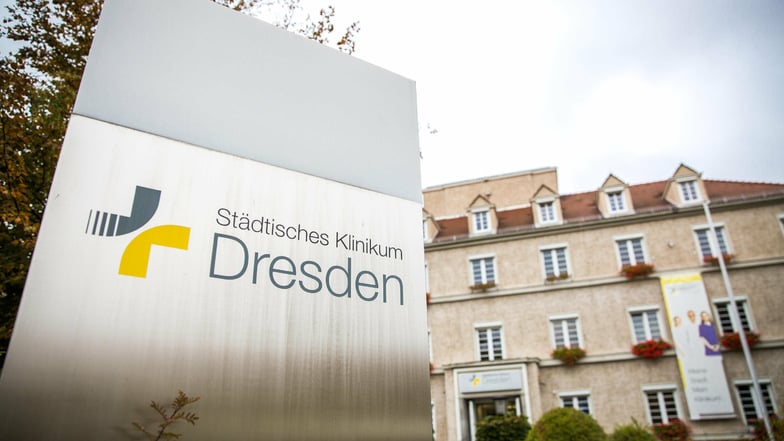 Das Krankenhaus Dresden-Neustadt besteht aus vielen denkmalgeschützten Altbauten. Daraus ein modernes Klinikum für die Zukunft zu entwickeln, ist kaum möglich, sagen Sozialbürgermeisterin und Klinik-Chef.