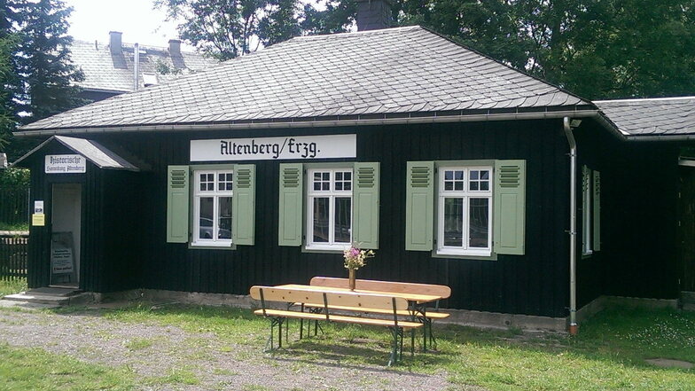 Kaffee, Kuchen und Geschichte - das alles gibt es im Schmalspur-Bahnhof Altenberg.