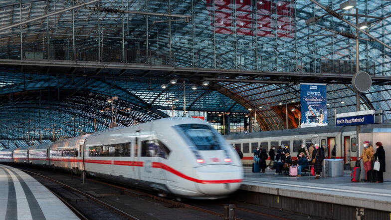 Die Deutsche Bahn setzt zur Weihnachtszeit zusätzliche Züge ein.