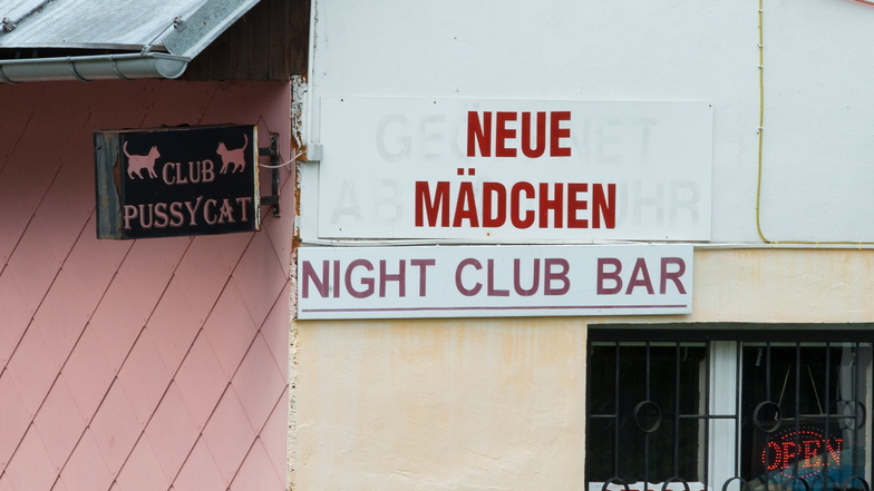 Ein Nachtclub in Horni Vltavice (Tschechien) nahe der deutsch-tschechischen Grenze - die Zahl der ukrainischen Frauen in Nachtclubs steigt.