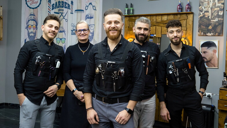 Sie sind das Friseur-Team von „Mo Style“ auf der Berliner Straße 20 in Görlitz. Von links: Mohamad Habboush, Heike Menzel, Inhaber Mohamad Habboush, Muhamad Algosre und Mohamad Sheik Aleshreh.